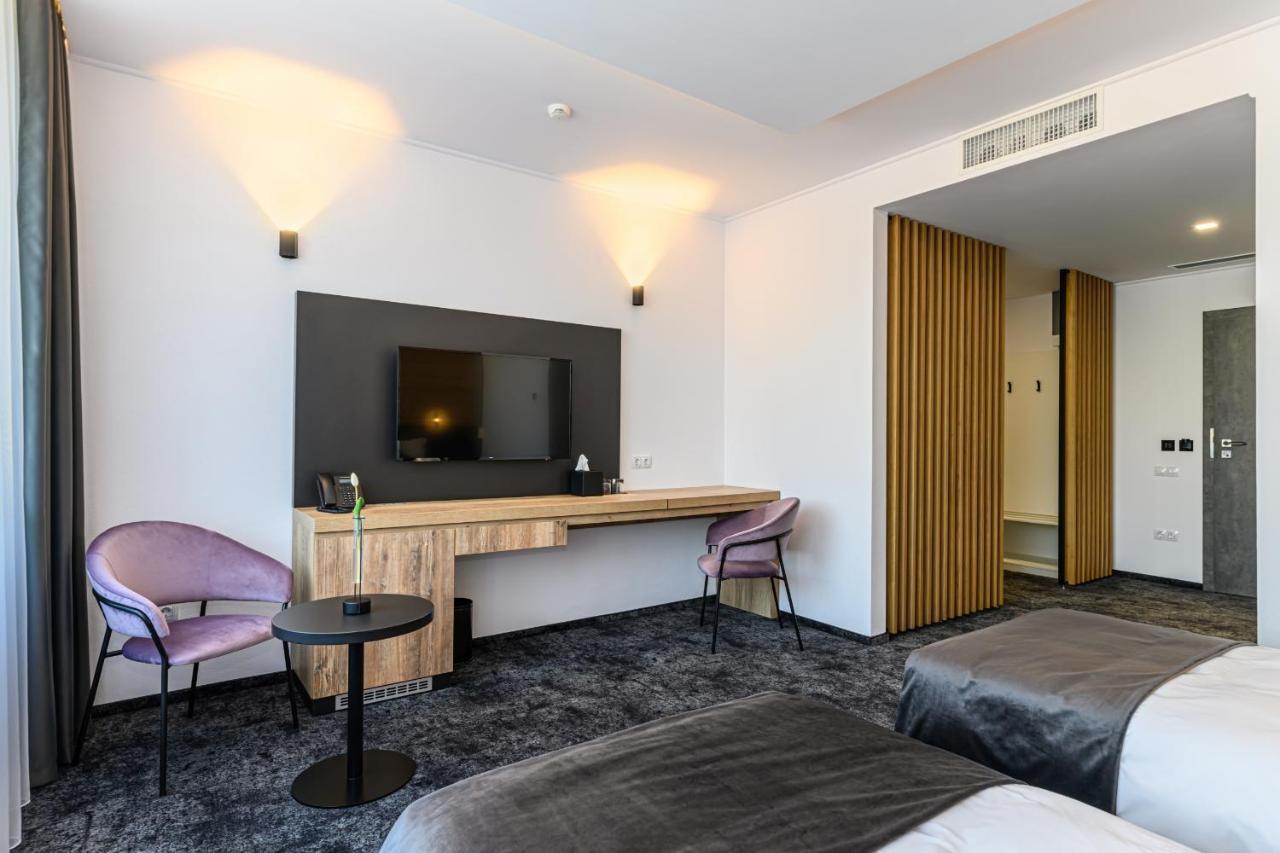 B The Hotel Sfântu-Gheorghe Zewnętrze zdjęcie