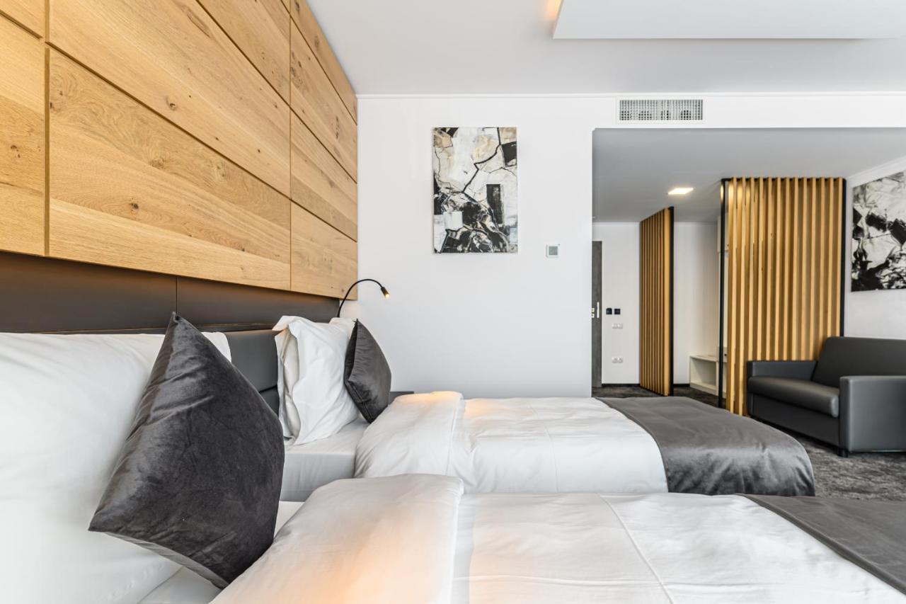 B The Hotel Sfântu-Gheorghe Zewnętrze zdjęcie