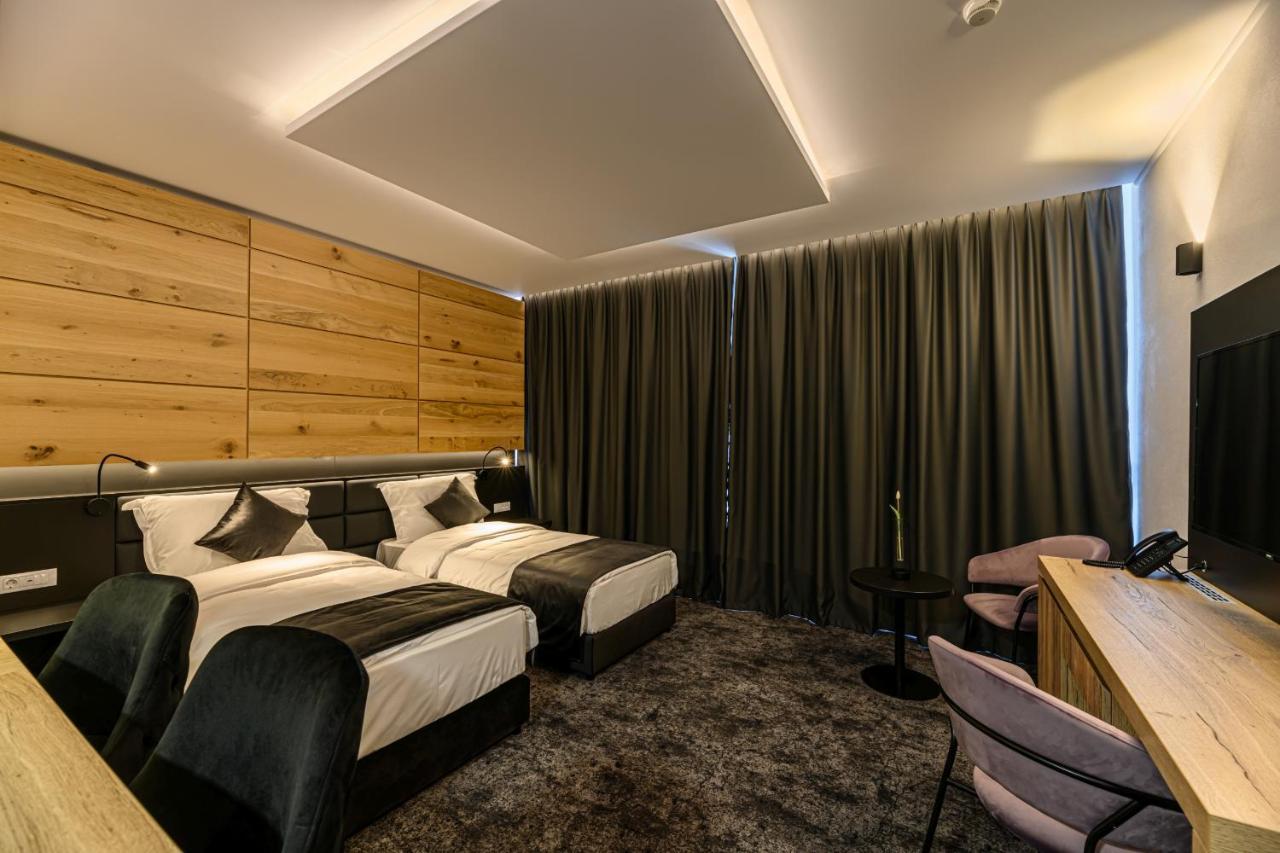 B The Hotel Sfântu-Gheorghe Zewnętrze zdjęcie