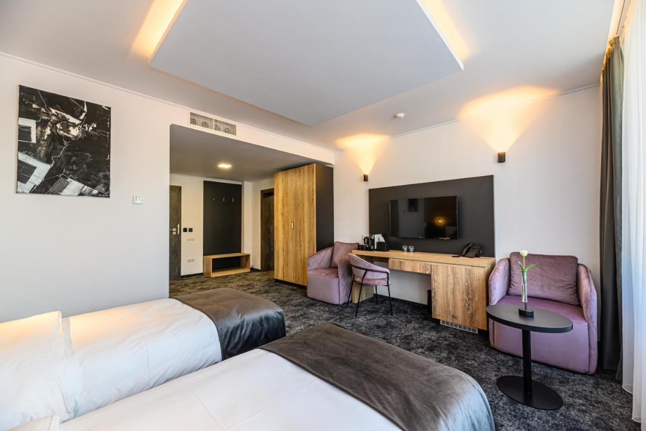 B The Hotel Sfântu-Gheorghe Zewnętrze zdjęcie