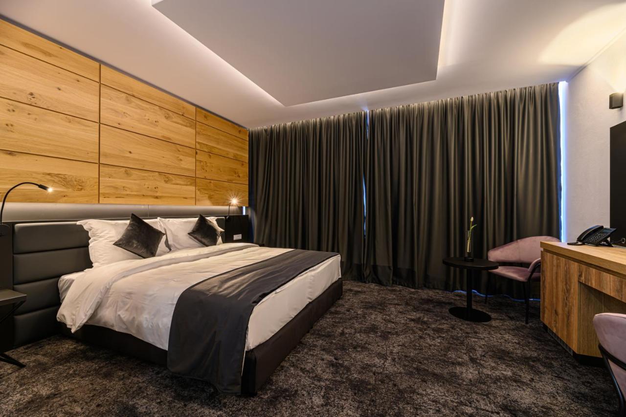 B The Hotel Sfântu-Gheorghe Zewnętrze zdjęcie