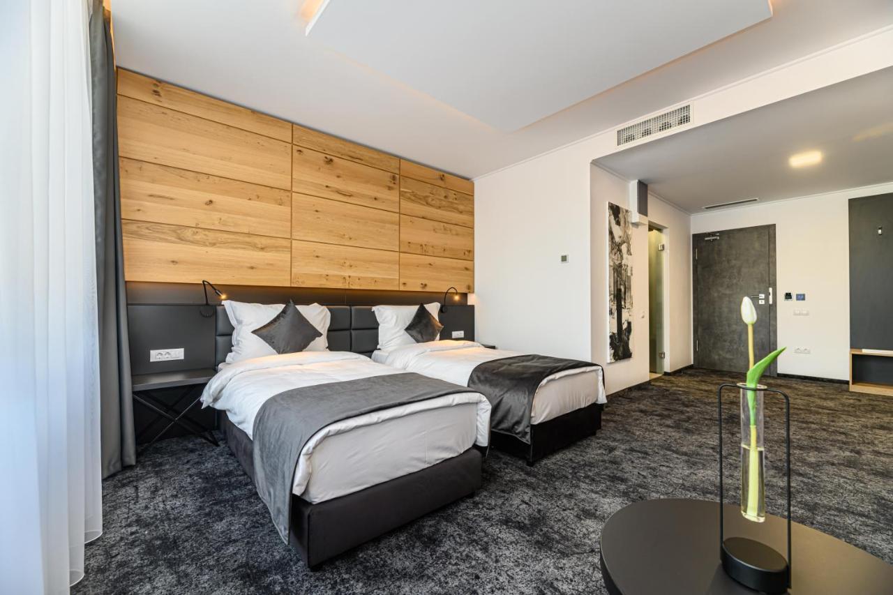 B The Hotel Sfântu-Gheorghe Zewnętrze zdjęcie