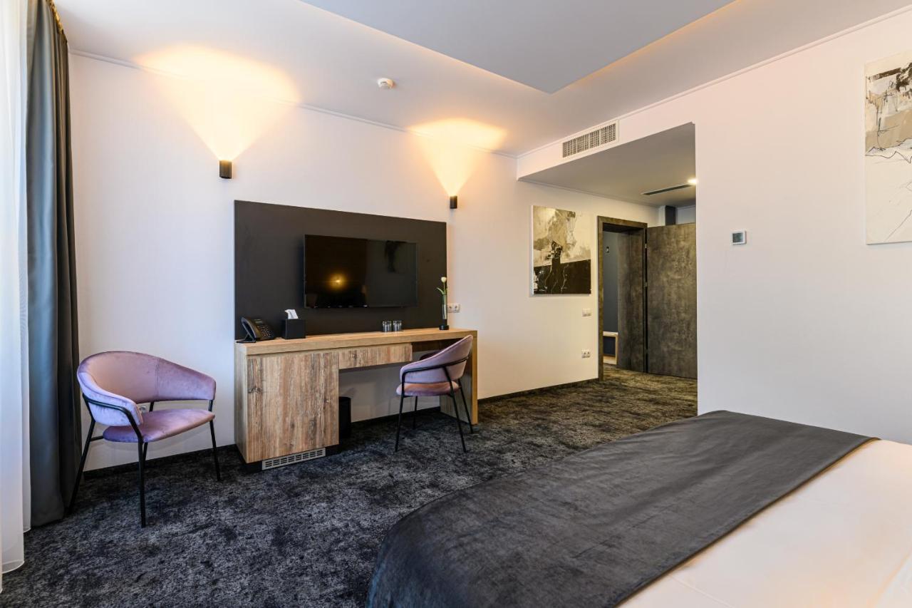 B The Hotel Sfântu-Gheorghe Zewnętrze zdjęcie